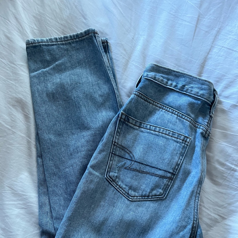 American Eagle ripped Mom Jeans - US 2 Short